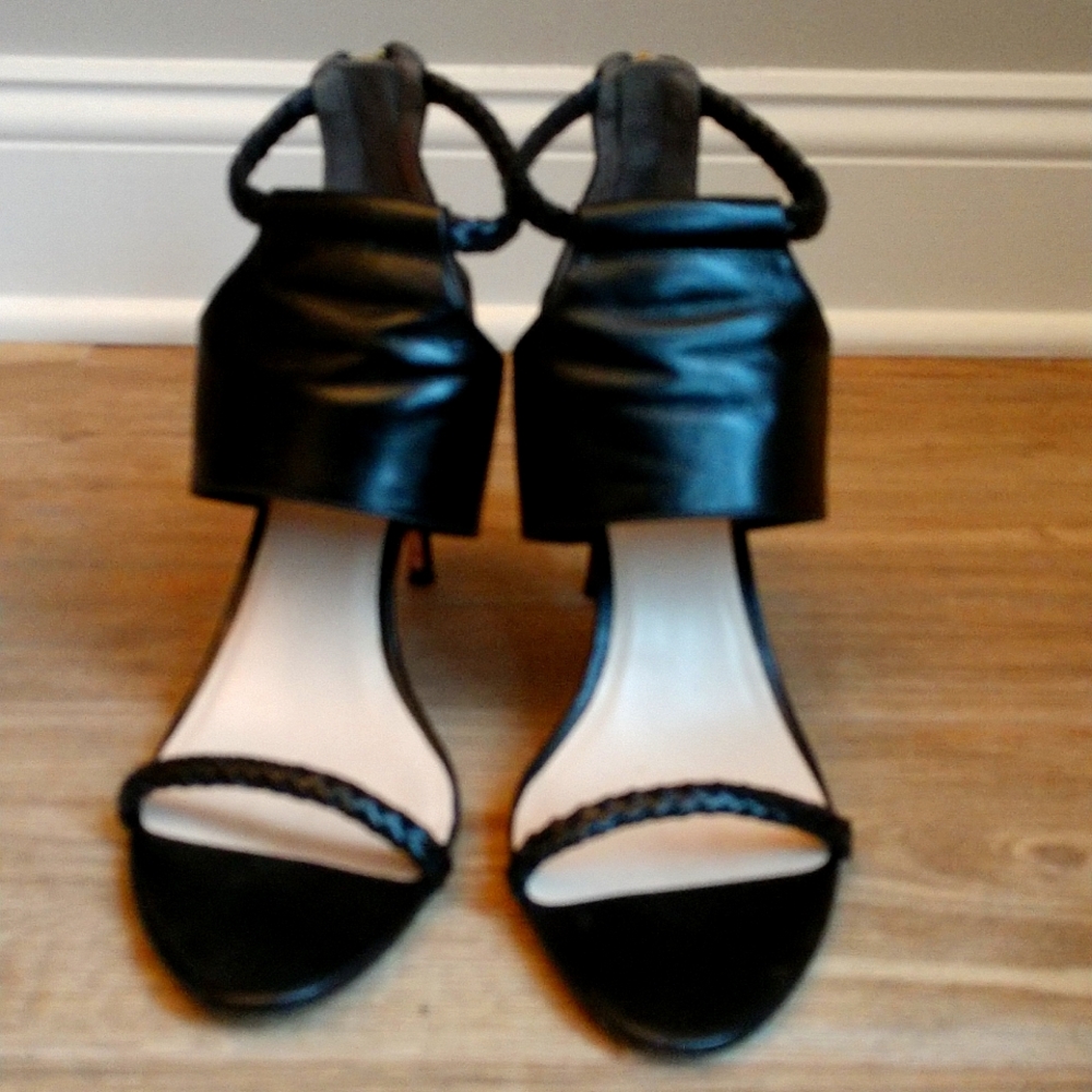EUC Cole Haan Lose Sandals
